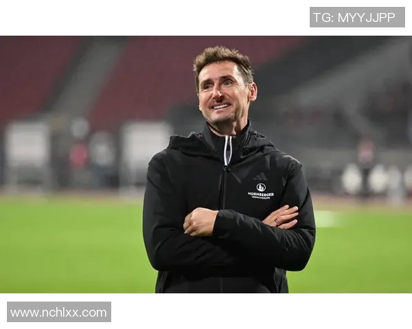 德国队足球传奇克洛泽的辉煌职业生涯与不朽进球瞬间回顾